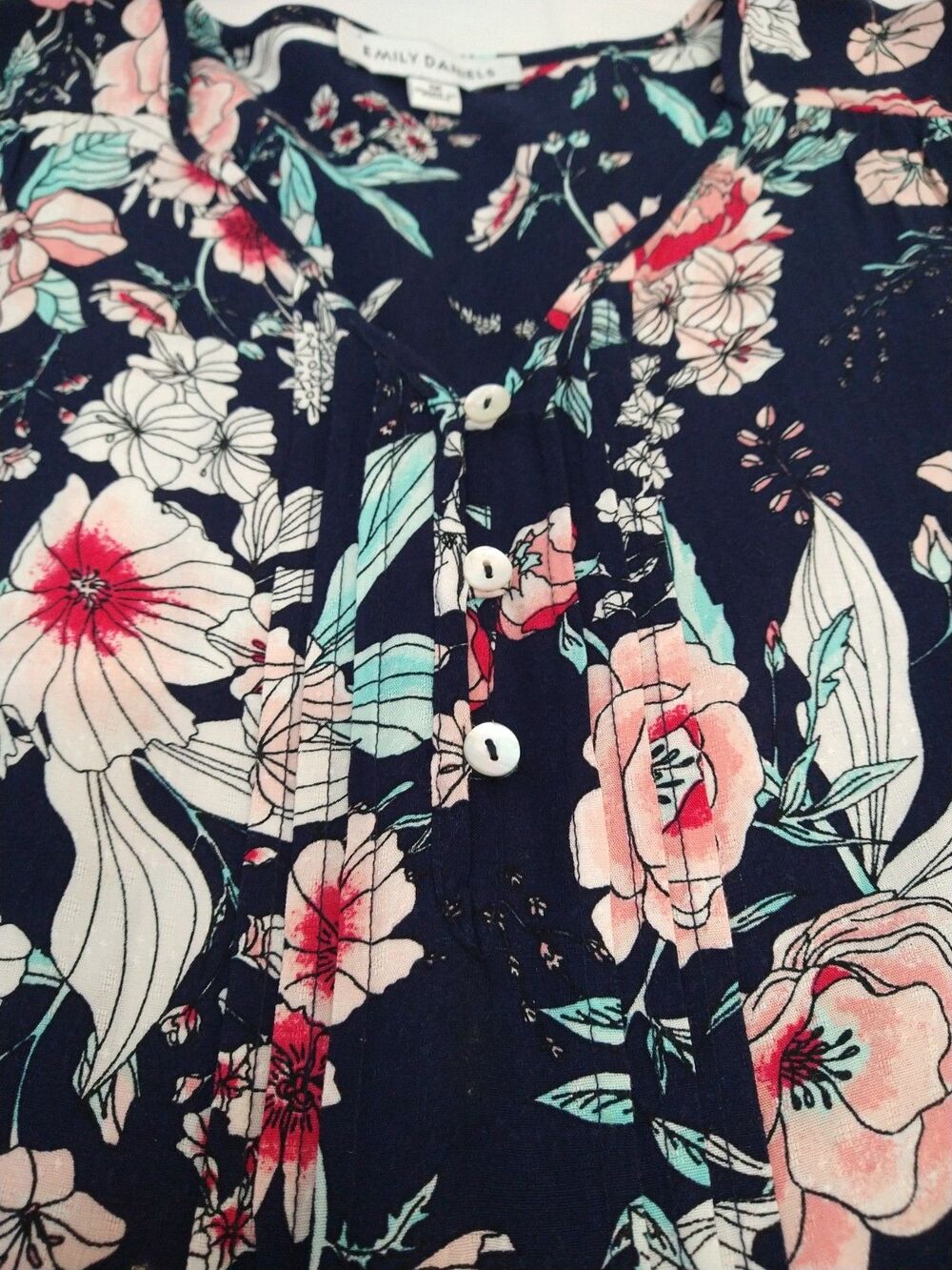 Emily Daniels Size 1X Henley Popover Blouse Roll Tab Sleeve Black Floral - Picture 8 of 9